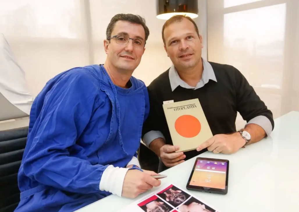 Bastidores da produção do livro de otoplastia em realidade aumentada